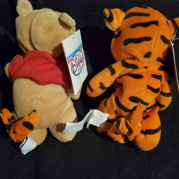 Disney Store Exclusive Tigger and Pooh Plush - Picture 7 of 13